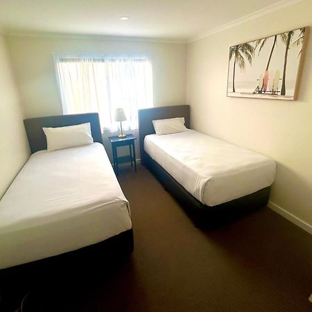 Lakeview Motel And Apartments Роуб Екстериор снимка
