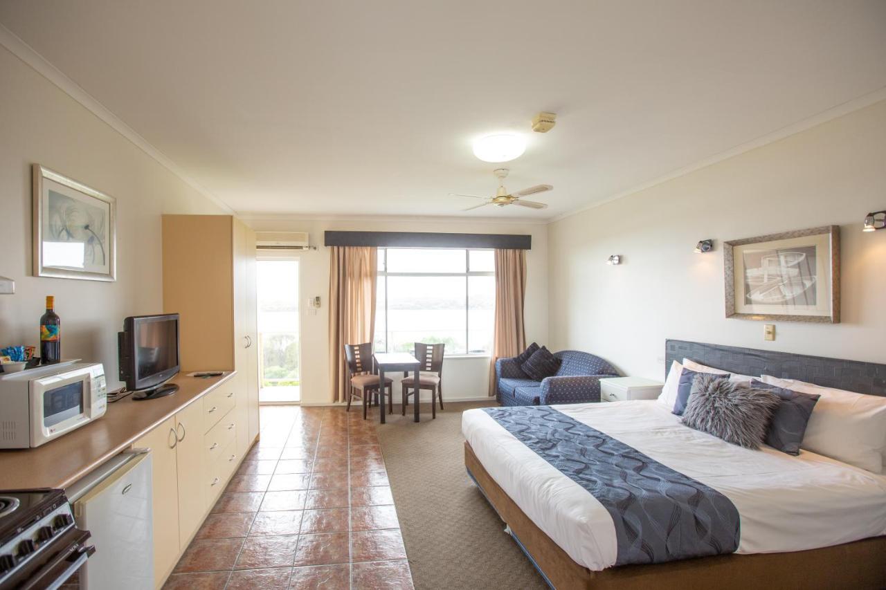Lakeview Motel And Apartments Роуб Екстериор снимка