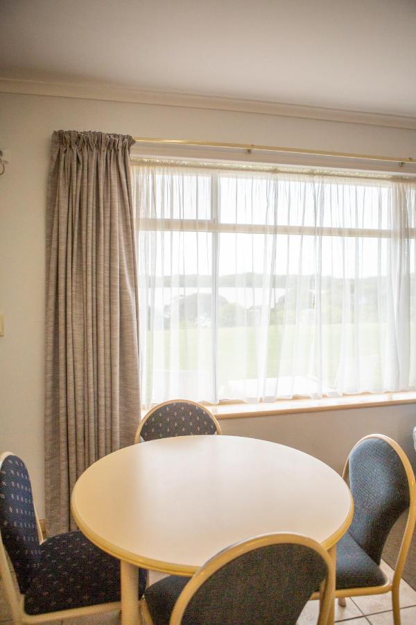 Lakeview Motel And Apartments Роуб Екстериор снимка