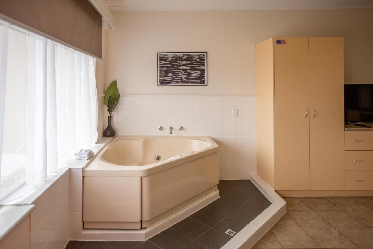 Lakeview Motel And Apartments Роуб Екстериор снимка