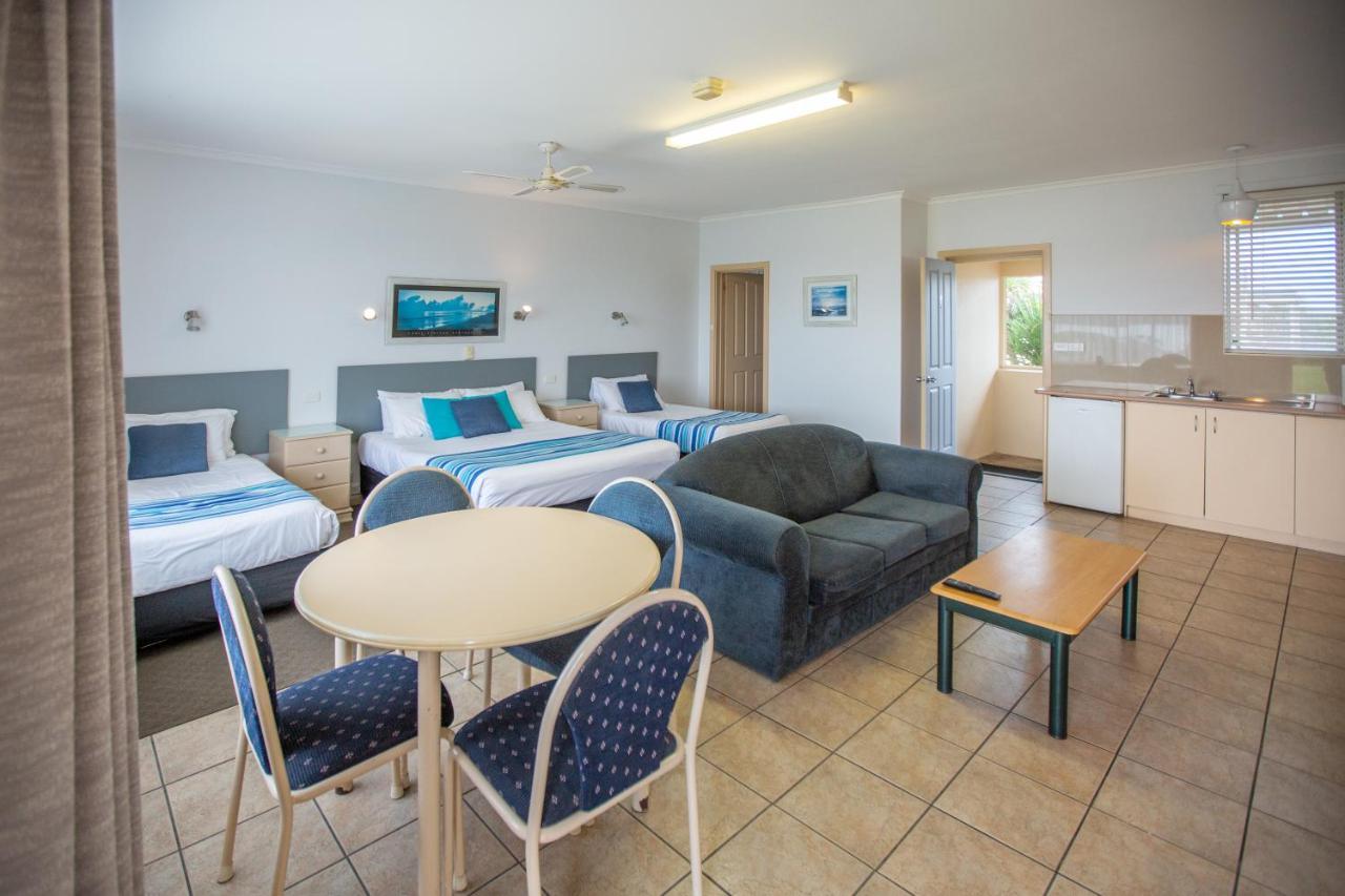 Lakeview Motel And Apartments Роуб Екстериор снимка