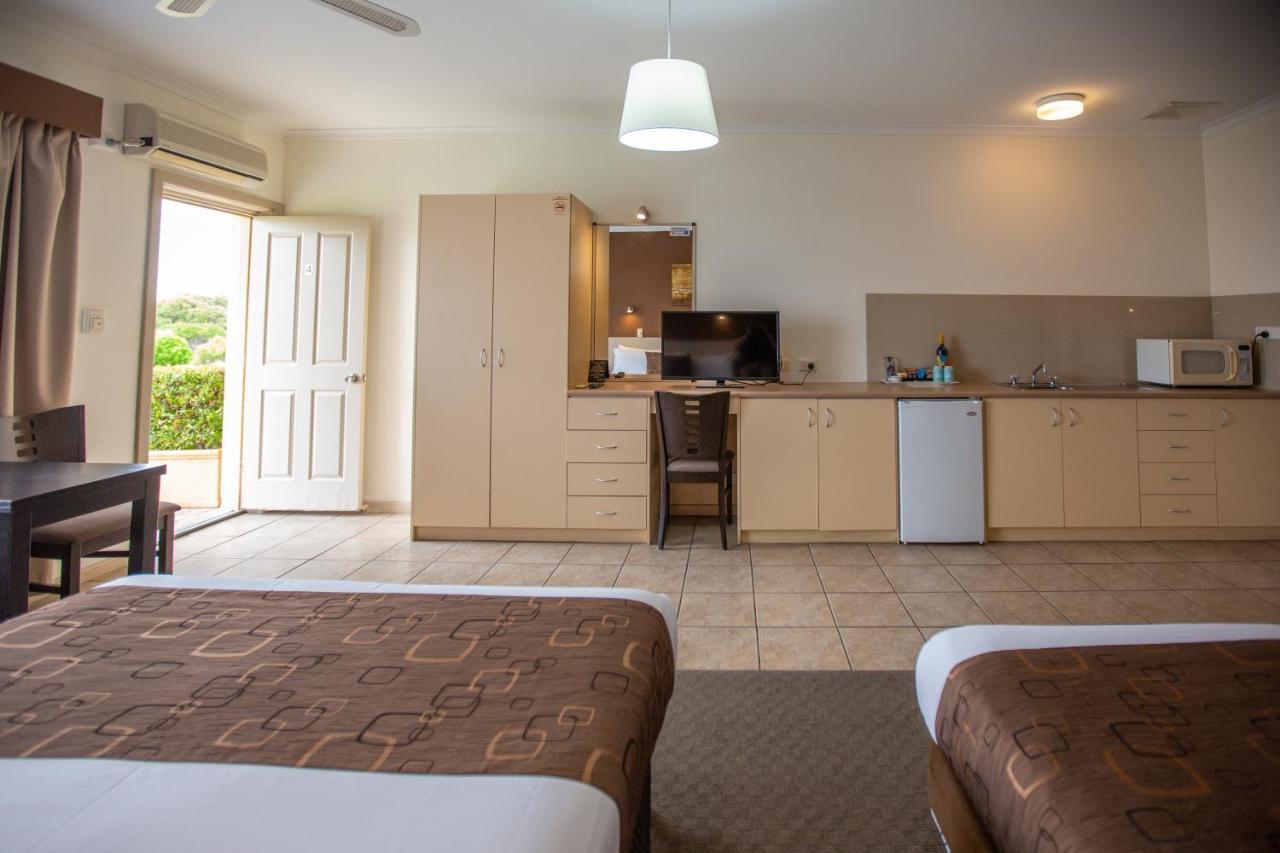 Lakeview Motel And Apartments Роуб Екстериор снимка