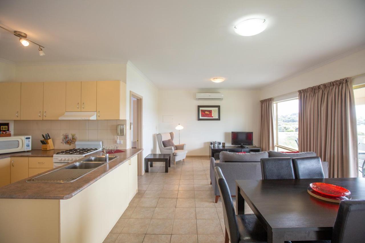 Lakeview Motel And Apartments Роуб Екстериор снимка