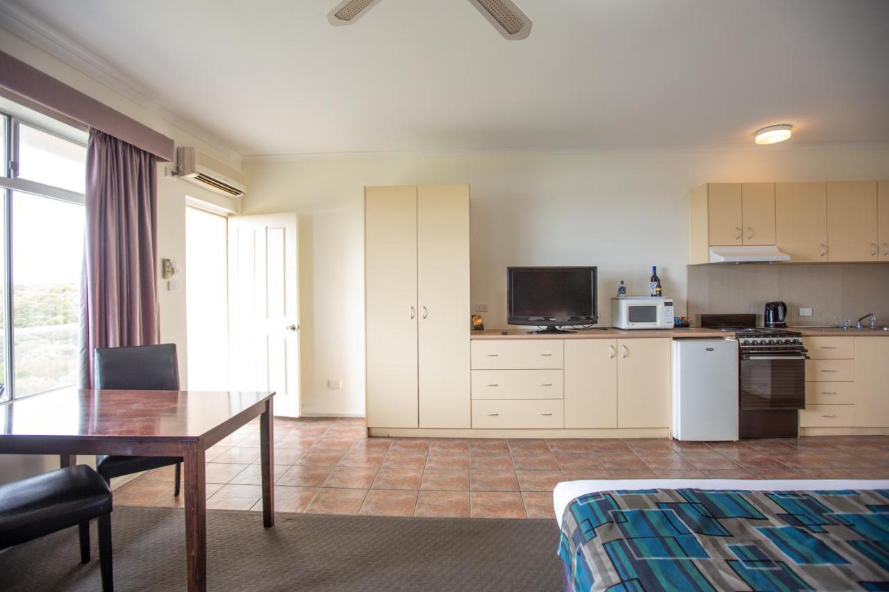 Lakeview Motel And Apartments Роуб Екстериор снимка