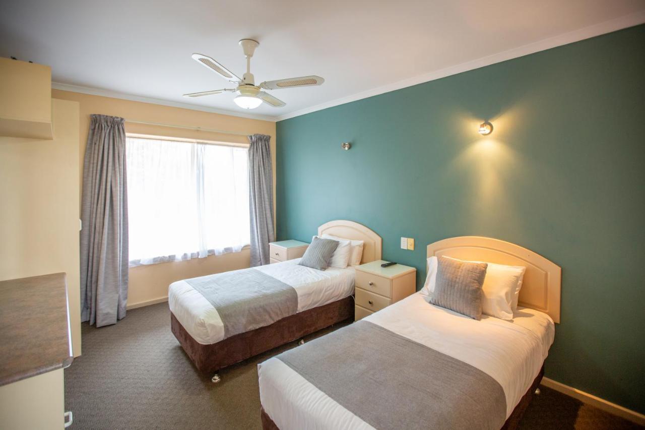 Lakeview Motel And Apartments Роуб Екстериор снимка