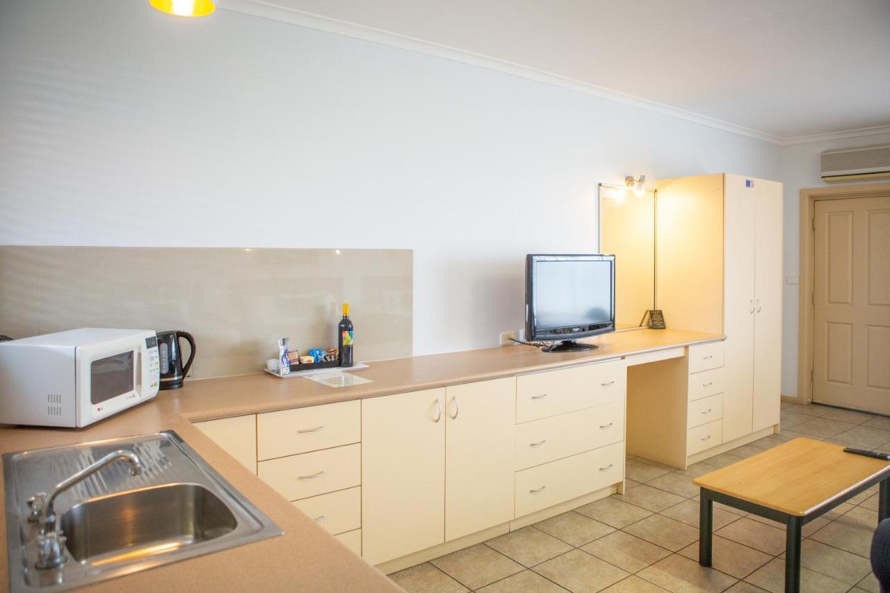 Lakeview Motel And Apartments Роуб Екстериор снимка