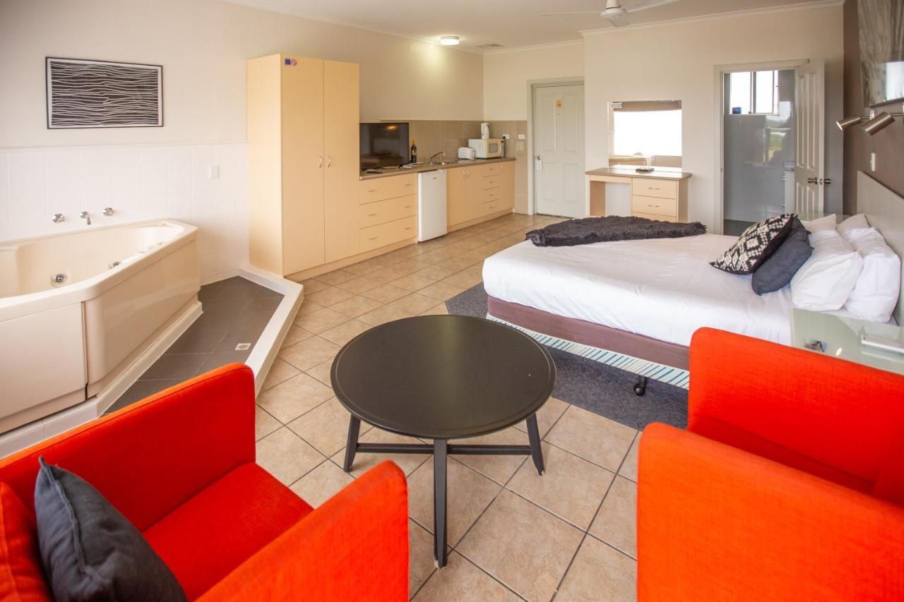 Lakeview Motel And Apartments Роуб Екстериор снимка