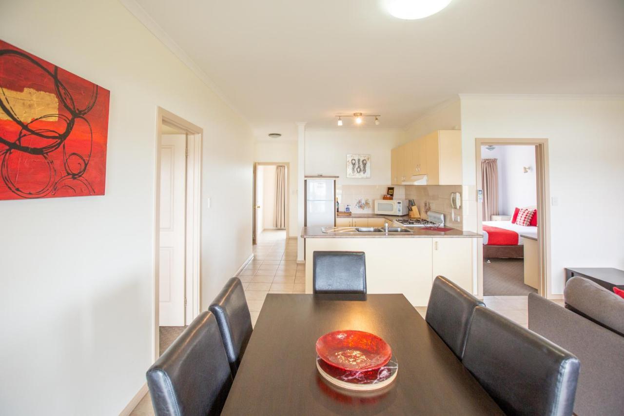 Lakeview Motel And Apartments Роуб Екстериор снимка
