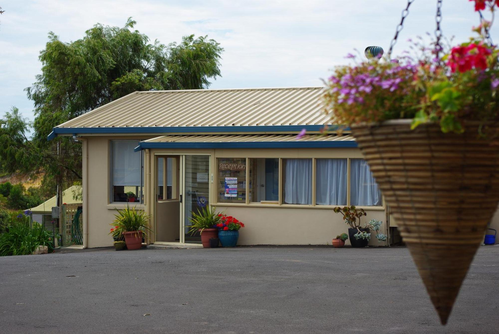Lakeview Motel And Apartments Роуб Екстериор снимка