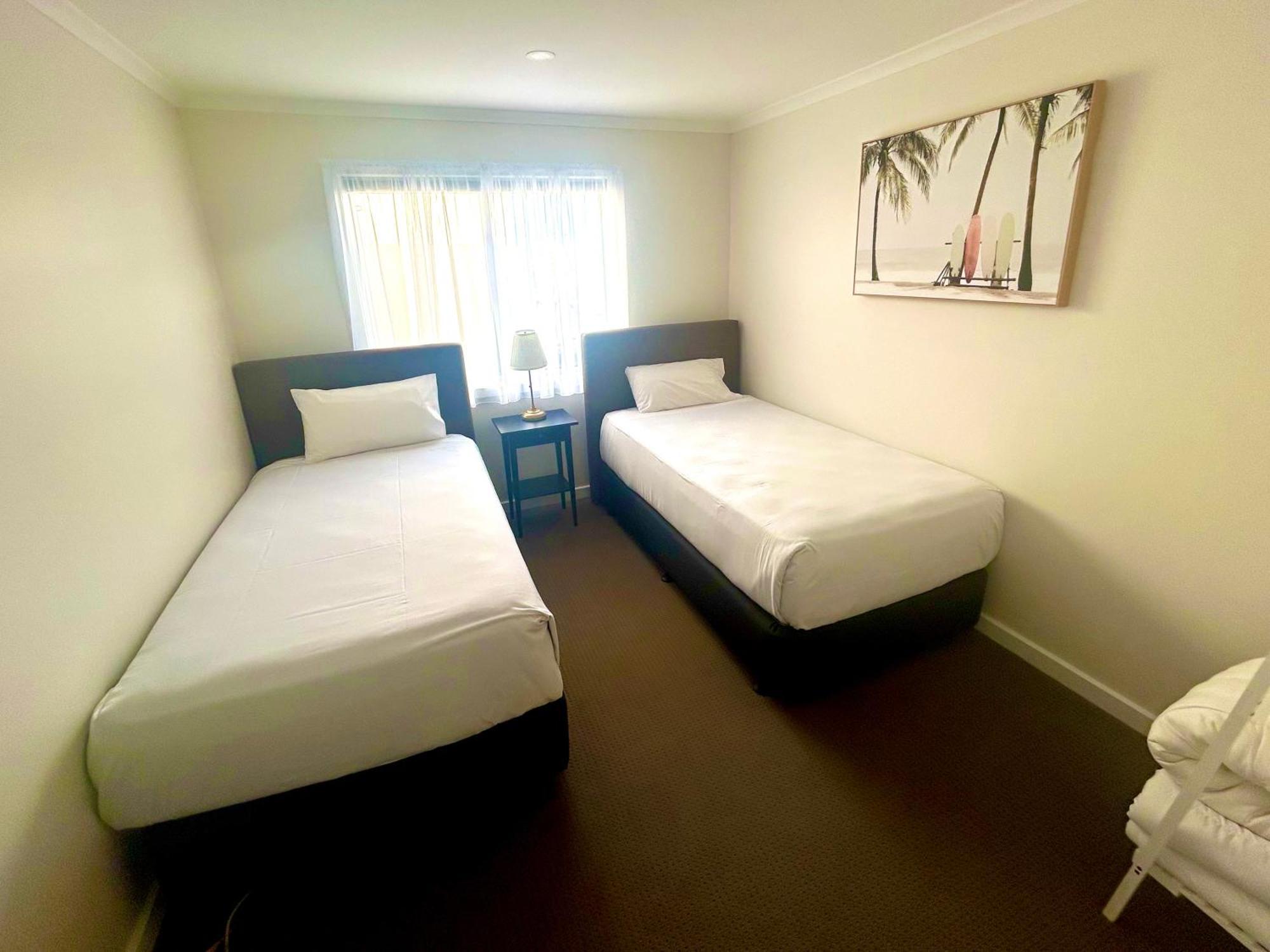 Lakeview Motel And Apartments Роуб Екстериор снимка