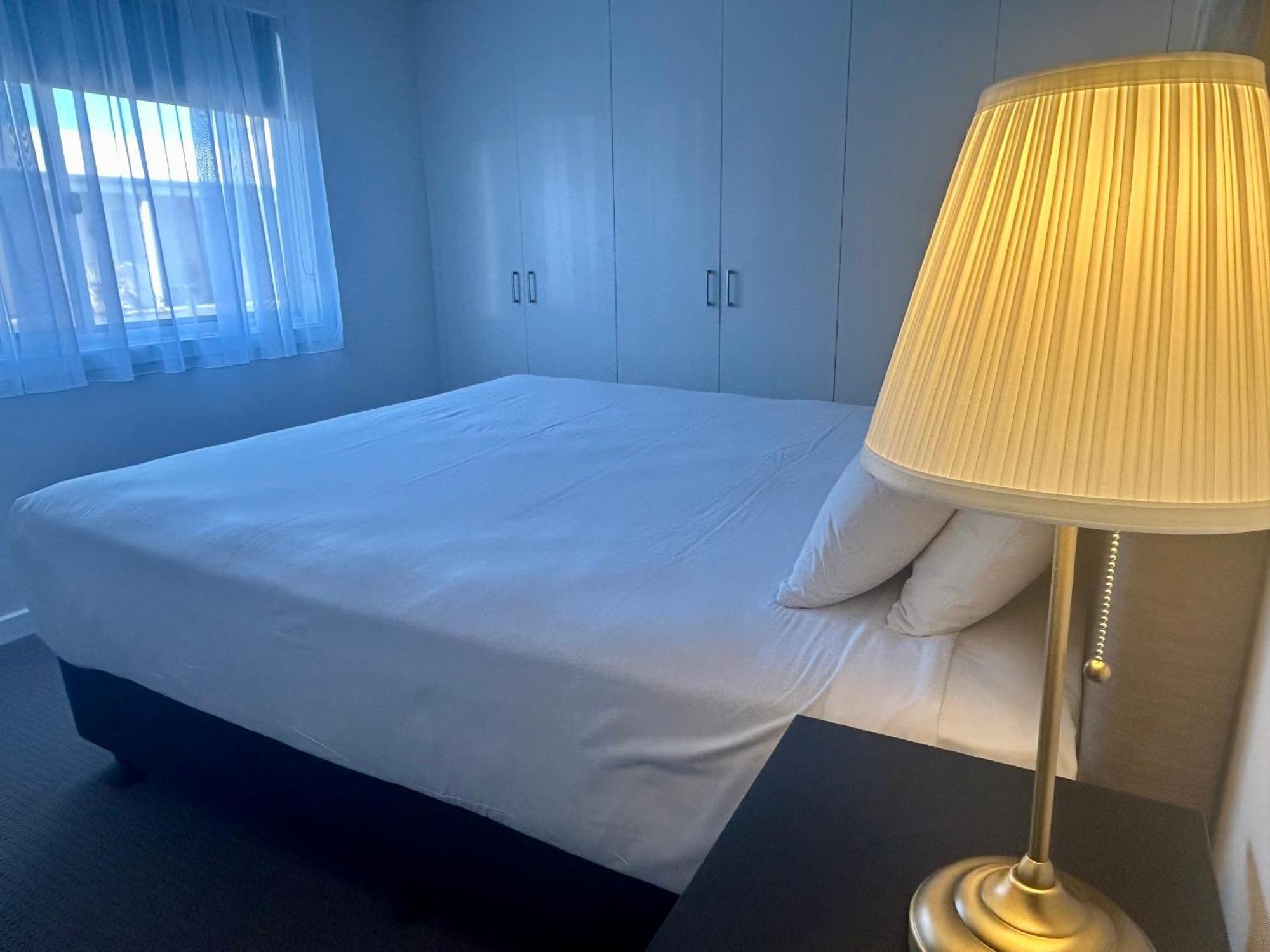 Lakeview Motel And Apartments Роуб Екстериор снимка