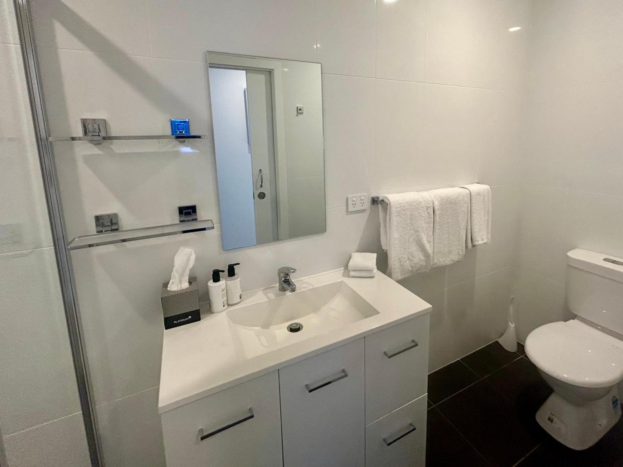 Lakeview Motel And Apartments Роуб Екстериор снимка