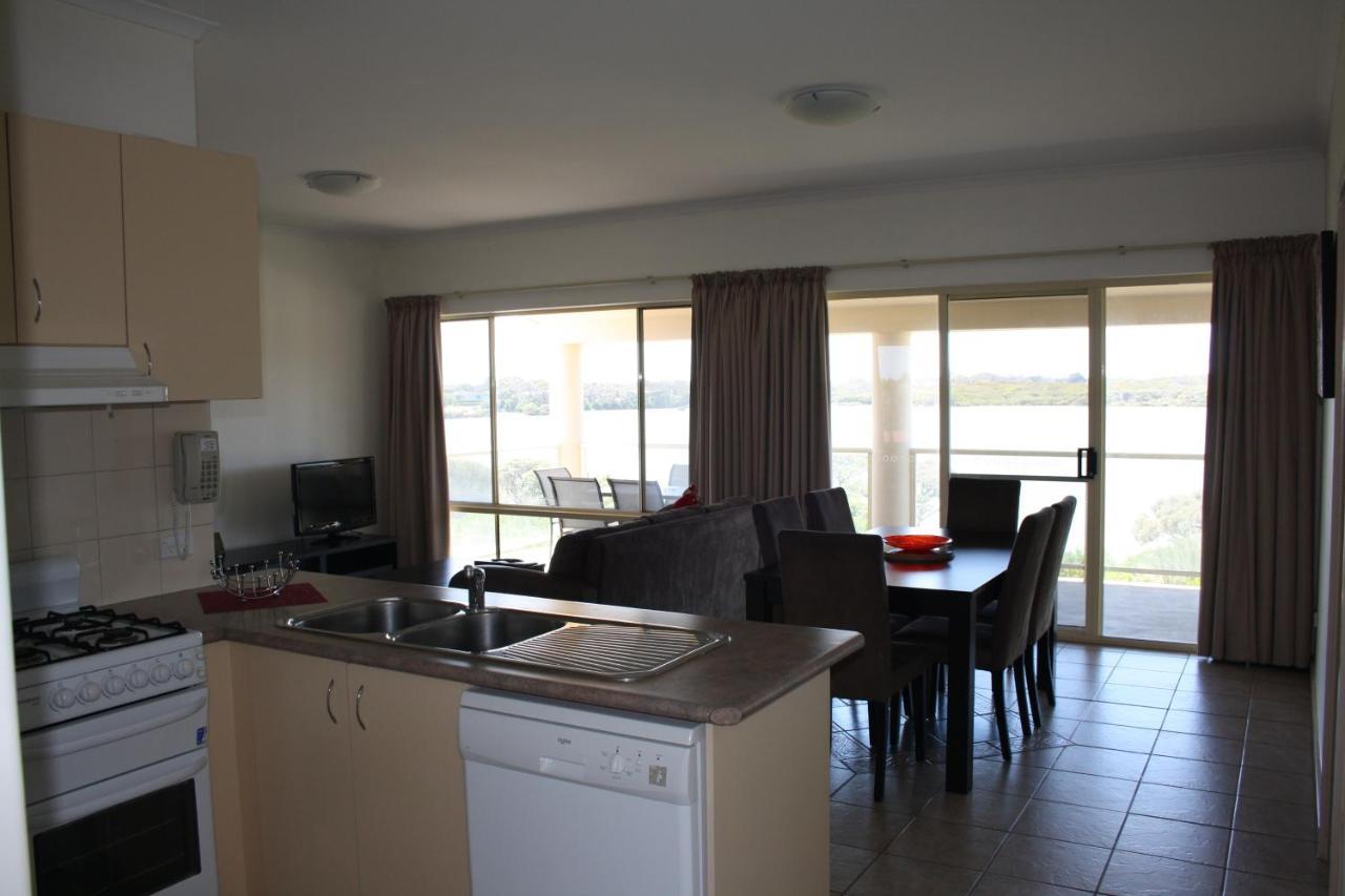 Lakeview Motel And Apartments Роуб Екстериор снимка